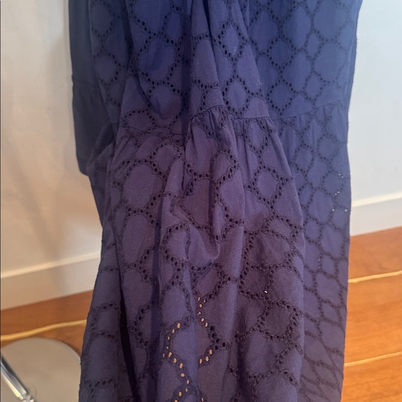 Crown & Ivy Elegant midnight blue Sleeveless Dress. Lined and overlace. Size L. - Picture 10 of 13